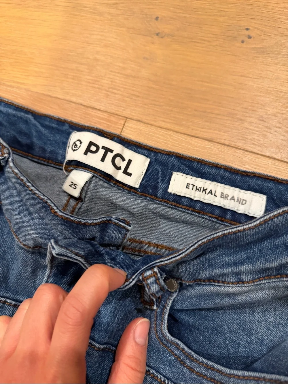 PTCL Ethical Denim Flare Seamed Women’s Jeans Size 25 unique! - Picture 3 of 14